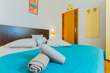 Apartments by the sea Nemira, Omiš - 13055