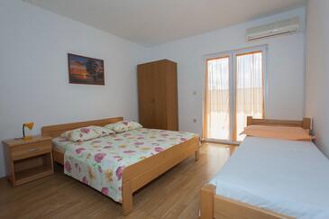 Apartamentos y habitaciones con parking Tucepi, Makarska - 13056