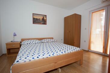 Apartamentos y habitaciones con parking Tucepi, Makarska - 13056
