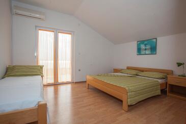 Apartamentos y habitaciones con parking Tucepi, Makarska - 13056