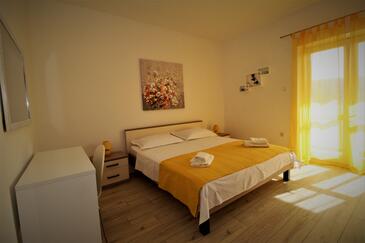 Lejligheder og værelser med parkering Pag - 13060