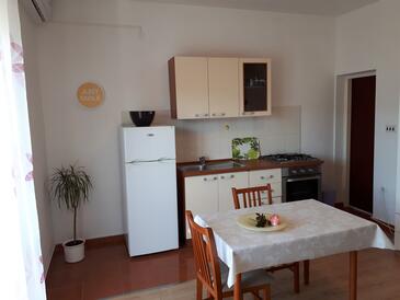 Apartments and rooms with parking space Pag - 13060