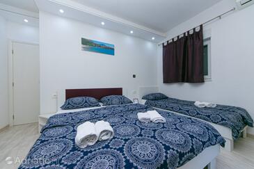 Apartments by the sea Podaca, Makarska - 13069