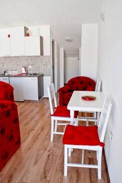 Apartments with parking space Novi Vinodolski - 13098