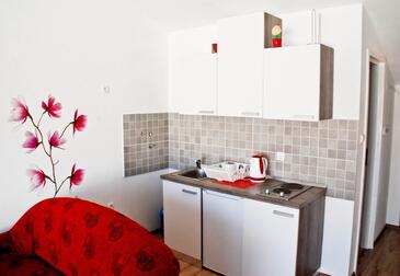 Apartments with parking space Novi Vinodolski - 13098