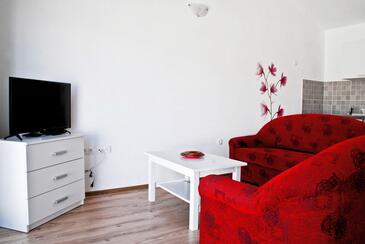 Apartments with parking space Novi Vinodolski - 13098