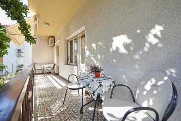 Apartments and rooms with parking space Trogir - 13102