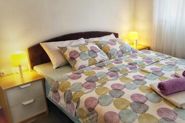 Apartments by the sea Vir - 13104