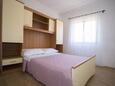 Soverom 1 Maslinica, Soverom 1 i overnattingstype apartment, WiFi.