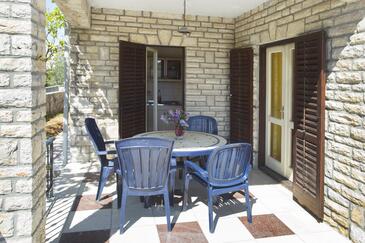 Apartments with parking space Maslinica, Šolta - 13135