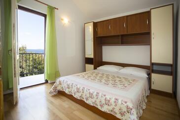 Apartments with parking space Maslinica, Šolta - 13135