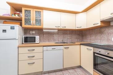 Apartmani s bazenom pogodni za obitelji s djecom Punat, Krk - 13153