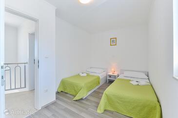 Apartments by the sea Nin, Zadar - 13172