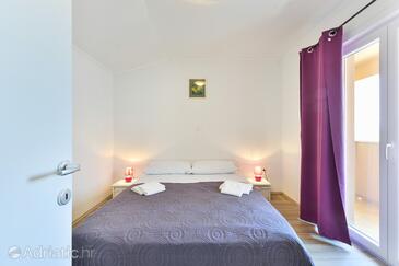 Apartments by the sea Nin, Zadar - 13172