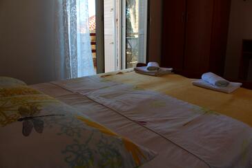 Apartments by the sea Sveta Nedilja, Hvar - 13176