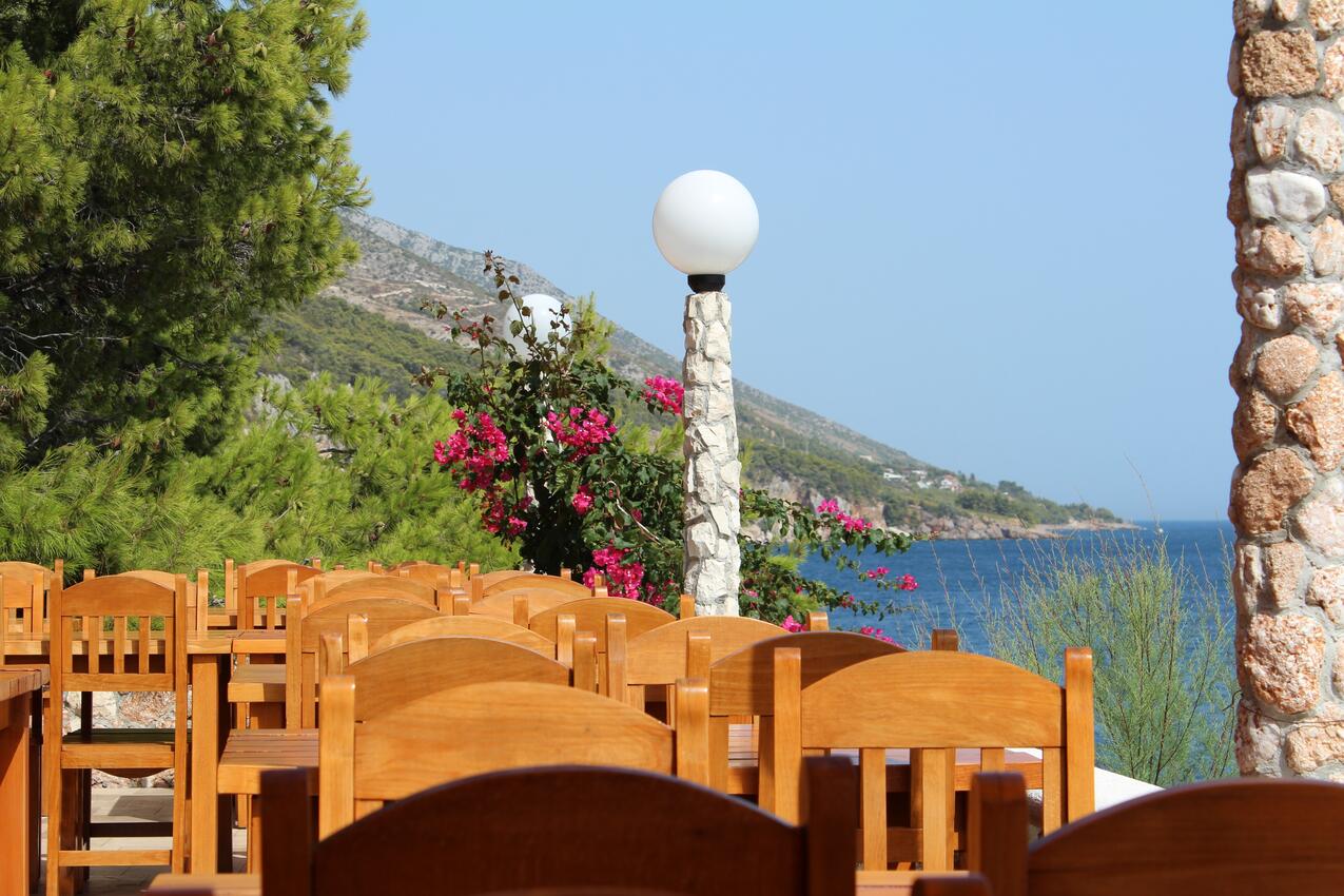 Courtyard - Apartments by the sea Sveta Nedilja, Hvar