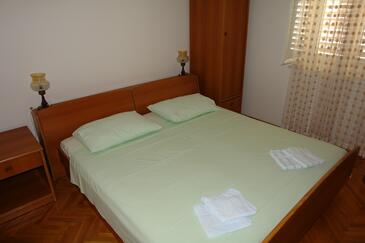 Apartments with parking space Supetar, Brač - 13180