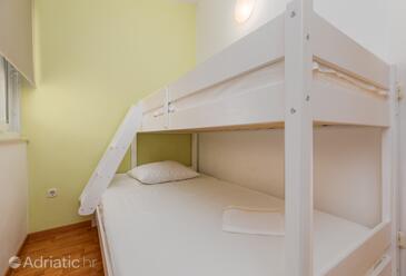 Apartments by the sea Podaca, Makarska - 13189