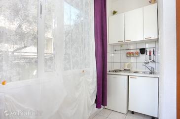 Apartments by the sea Makarska - 13222