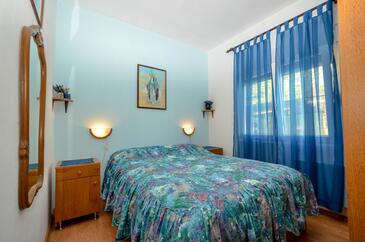 Apartments by the sea Guduće, Ugljan - 13274