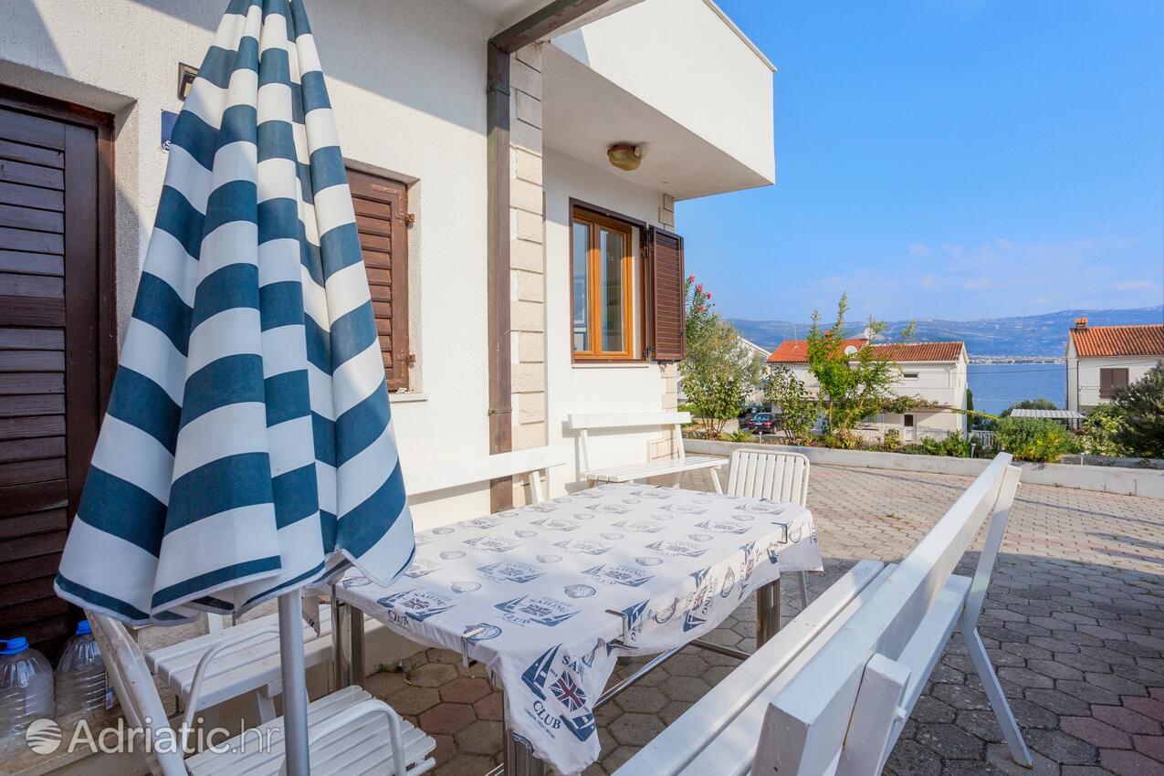 Apartments by the sea Slatine, Čiovo - 13298