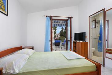 Apartments by the sea Slatine, Čiovo - 13298