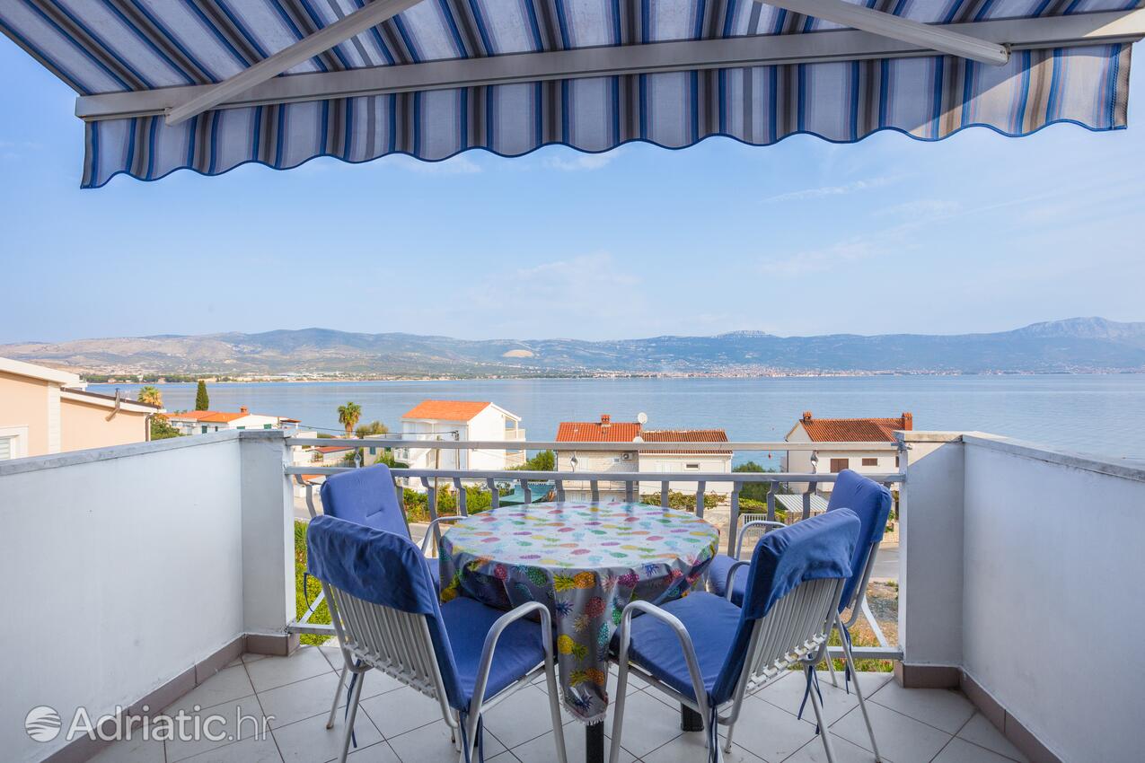 Apartments by the sea Slatine, Čiovo - 13298