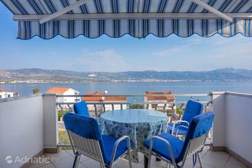 Apartments by the sea Slatine, Čiovo - 13298