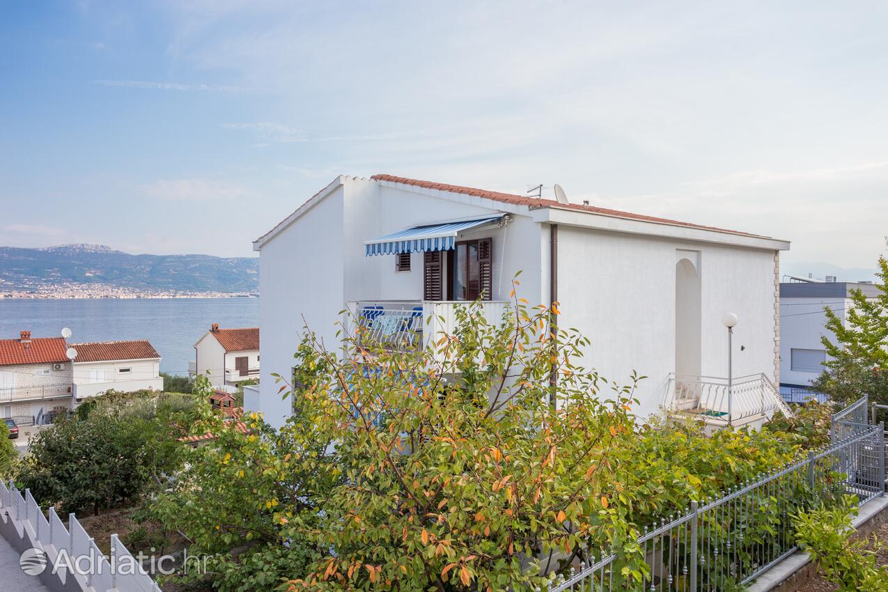 Apartments by the sea Slatine, Čiovo - 13298