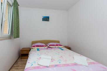 Seaside secluded apartments Cove Medvidina, Hvar - 13376