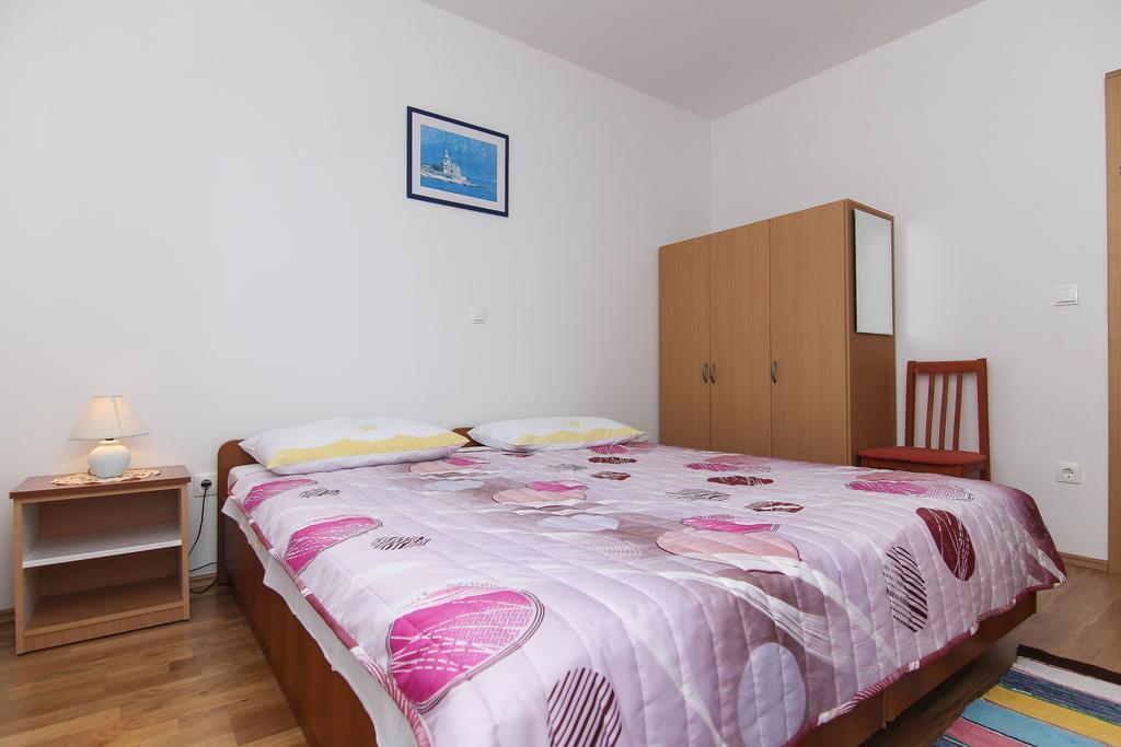 Family-friendly apartments with swimming pool Makarska - 13379