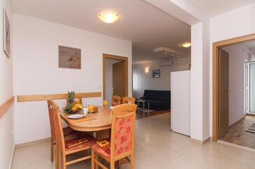 Family-friendly apartments with swimming pool Makarska - 13379