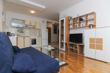 Apartmanok családok részére medencével Makarska - 13379