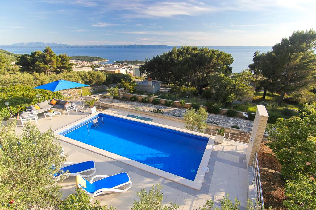Family-friendly apartments with swimming pools Makarska - 13379