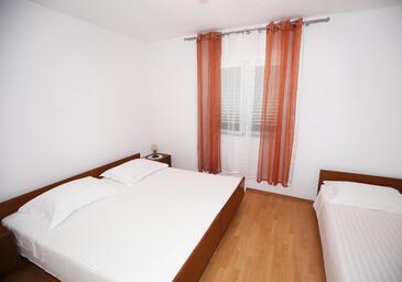 Apartments by the sea Bol, Brač - 13413