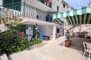 Apartments by the sea Bol, Brač - 13413