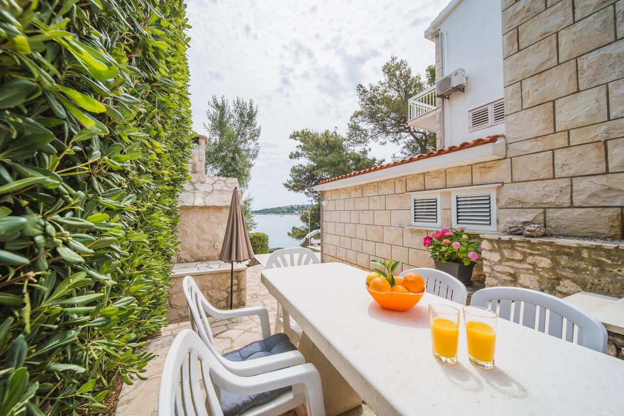 Courtyard - Apartments by the sea Lumbarda, Korčula