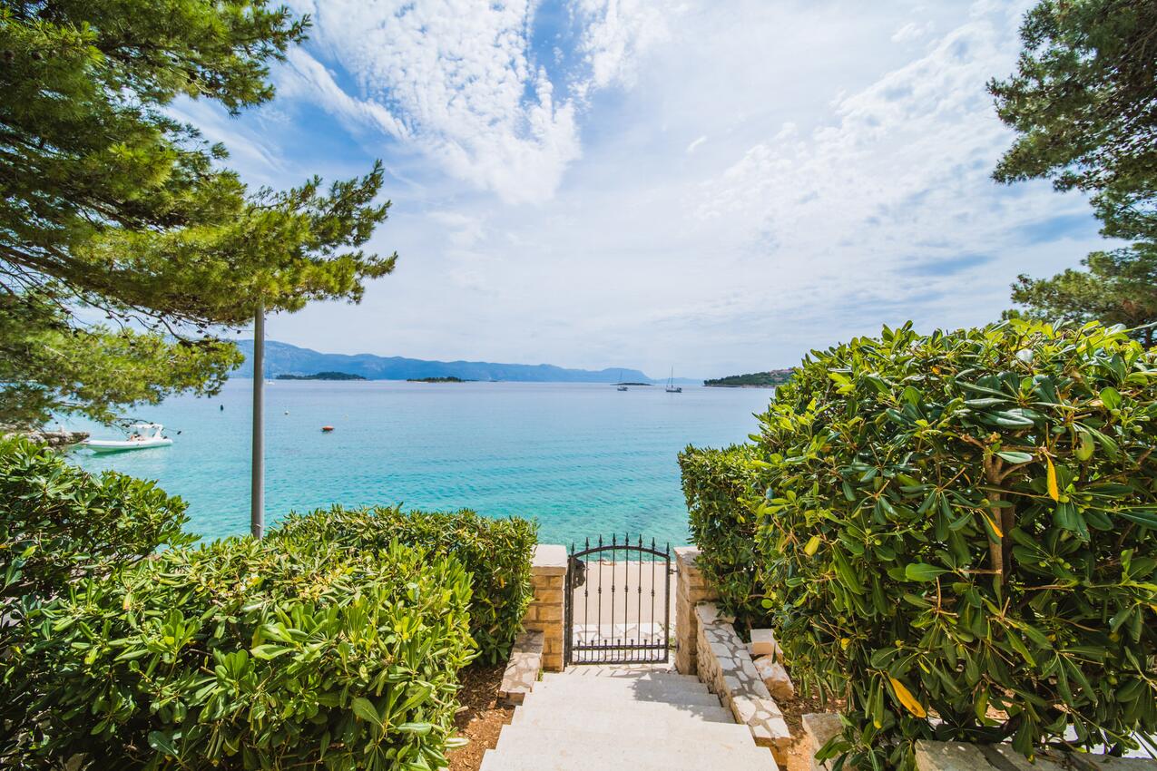 Courtyard - Apartments by the sea Lumbarda, Korčula