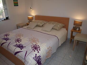 Lägenheter och rum med parkering Krk - 13553