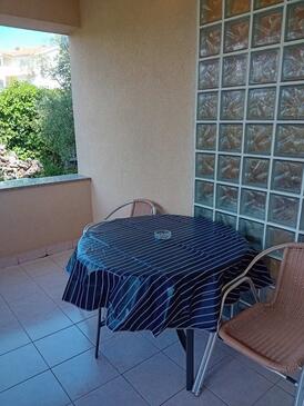 Lägenheter och rum med parkering Krk - 13553