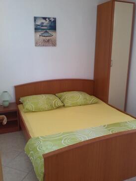 Ferienwohnungen mit Pool für Familien Vir - Lozice, Vir - 13569