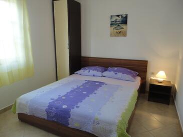 Family-friendly apartments with swimming pool Vir - Lozice, Vir - 13569