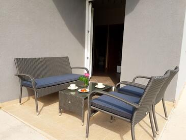 Apartments with parking space Nin, Zadar - 13571