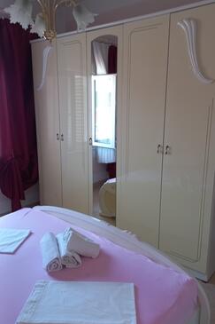 Apartments Tisno, North Dalmatia