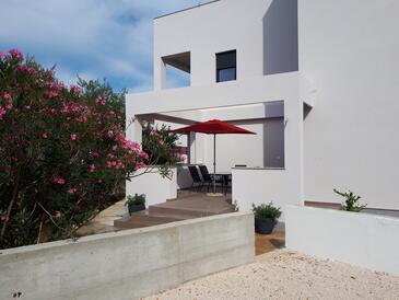 Overnatting Zaton, Zadar, Overnatting 13596 - Leiligheter med en rullesteinstrand.