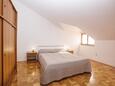 Brodarica, Bedroom in the apartment, air condition available and WiFi.