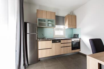 Апартаменти біля моря Медічі - Medići, Оміш - Omiš - 13634