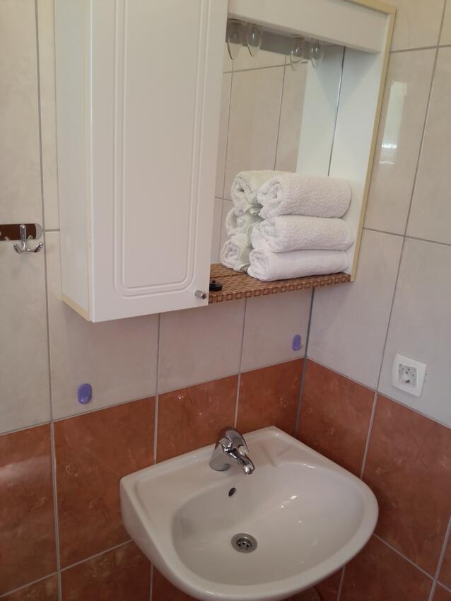 A-13681-a - Private accommodation - Apartments by the sea Gradac, Makarska