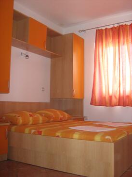 Apartments by the sea Gradac, Makarska - 13681