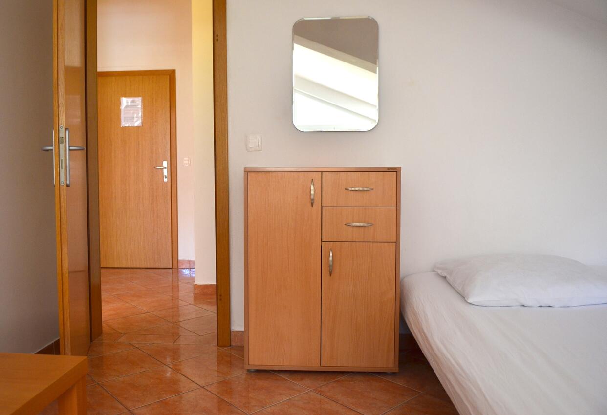 A-13681-c - Private accommodation - Apartments by the sea Gradac, Makarska